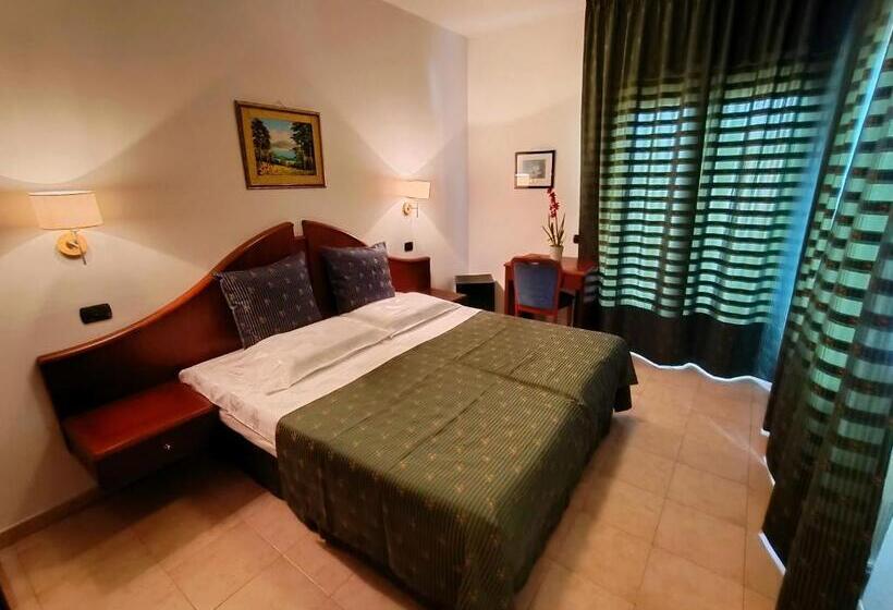 Superior room with lake view, Villa Isabella