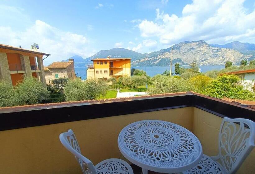 Superior room with lake view, Villa Isabella
