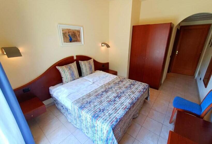 Comfort room with mountain view, Villa Isabella