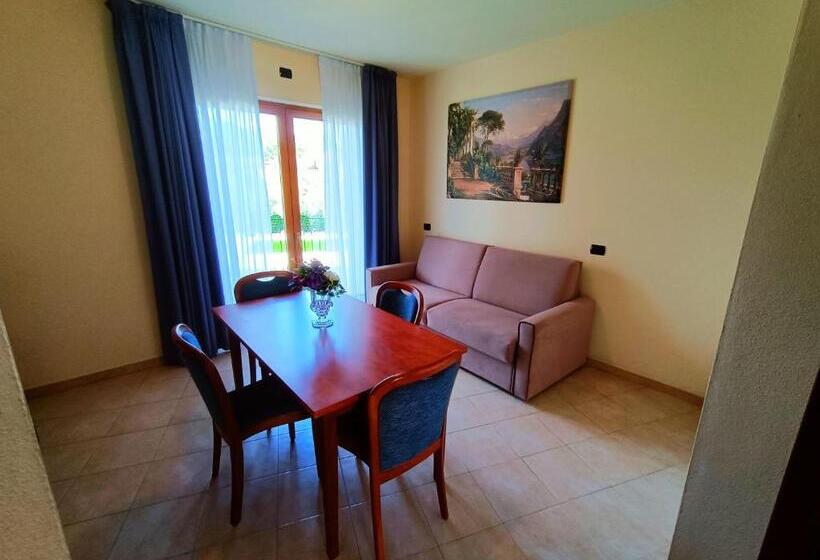 Suite with lake view, Villa Isabella