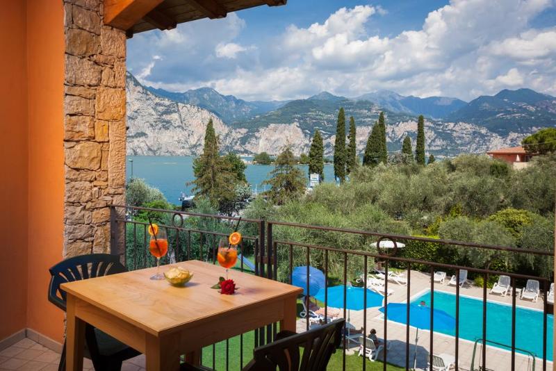 Suite with lake view, Villa Isabella