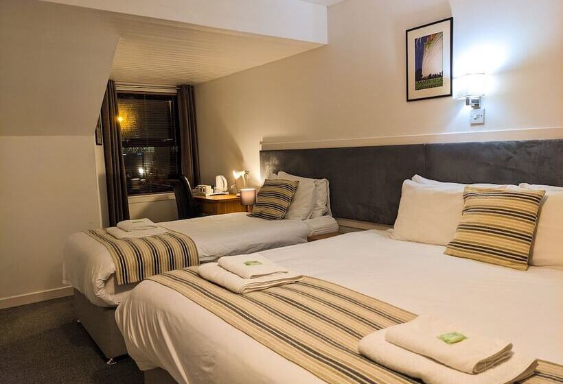 Семейный Номер, Ferry Inn