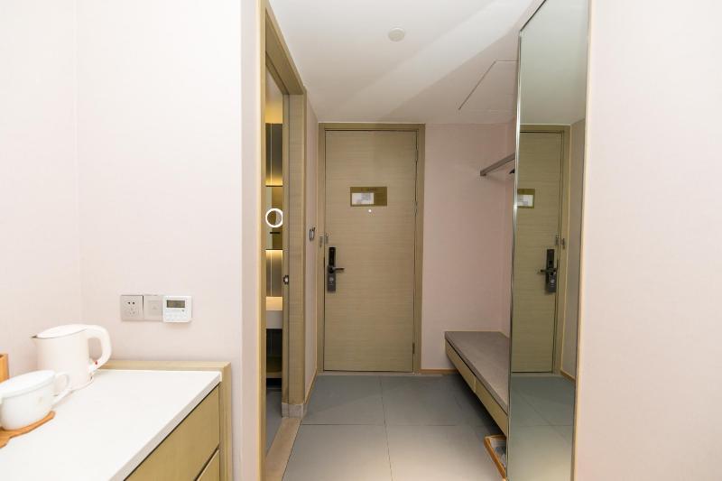 Economy Kamer, Gennadi Grand Resort
