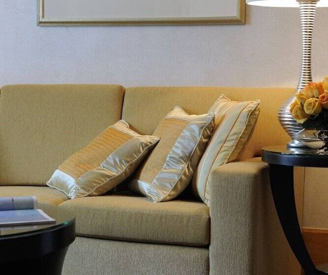 Апартаменты 3 Спальни, Ritz Carlton Residences Difc Downtown Dubai