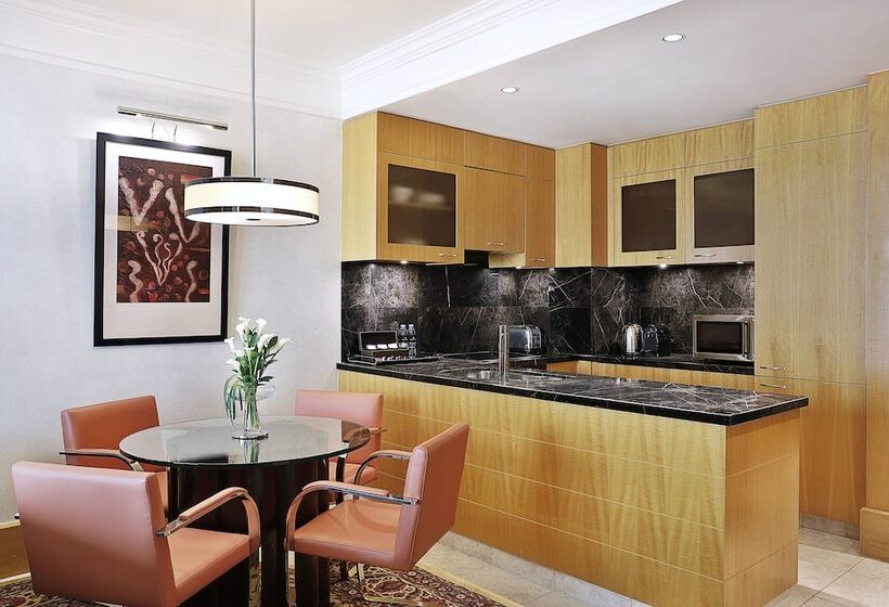 Апартаменты 3 Спальни, Ritz Carlton Residences Difc Downtown Dubai