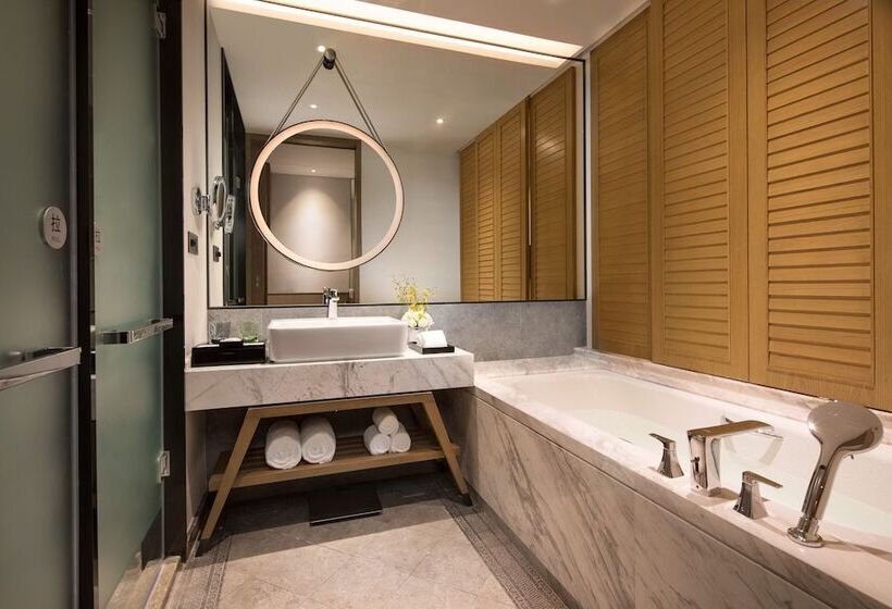 프리미엄 룸, Crowne Plaza Qingdaoorientalmoviemetropolis, An Ihg