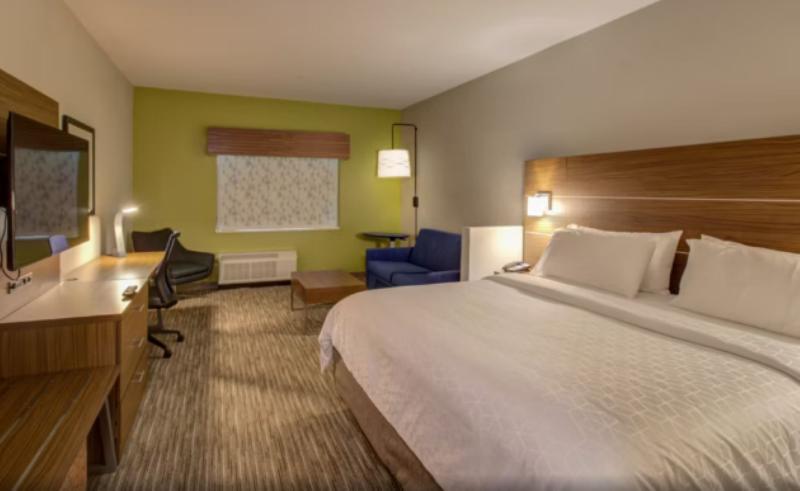 Номер Стандарт Кровать Кинг Адаптированный для Инвалидов, Holiday Inn Express   Fort Walton Beach Central, An Ihg
