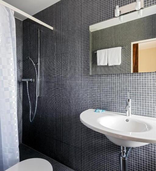 Номер Стандарт, Hôtel Du Cheval Blanc