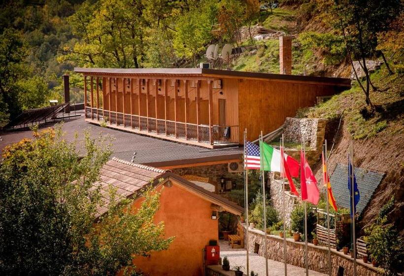 اتاق استاندارد سه تخته با بالکن, Tutto