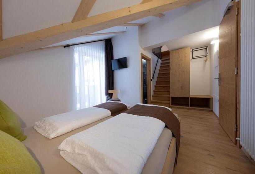 高级三人间, Active Hotel Rosat