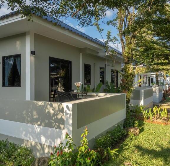 ویلای لوکس 1 خوابه, Isara Nai Yang Resort