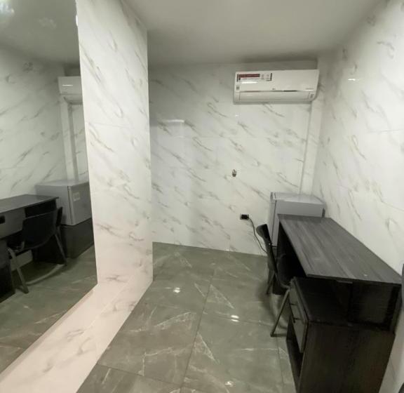 سوئیت با وان آب گرم, Balmoral