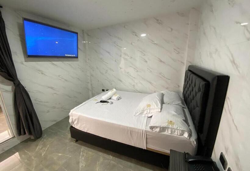 سوئیت با وان آب گرم, Balmoral