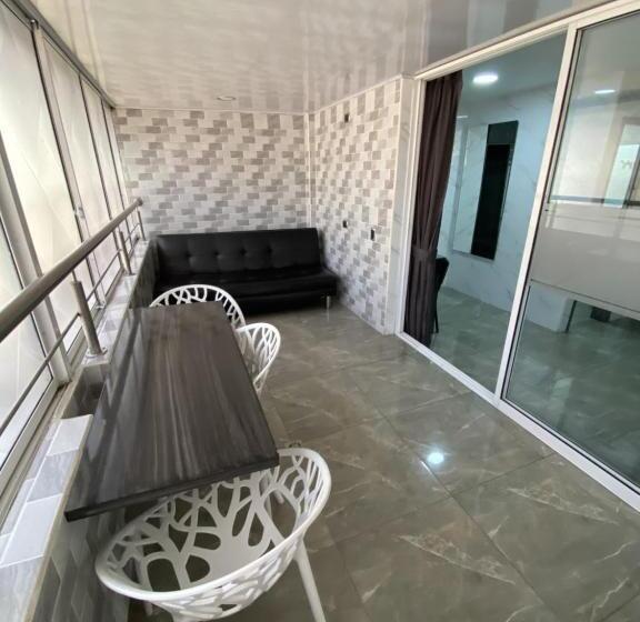 سوئیت با وان آب گرم, Balmoral