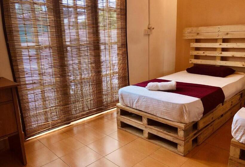 Номер Стандарт Индивидуальный Совместная Ванная, Seconds Hostel   Colombo