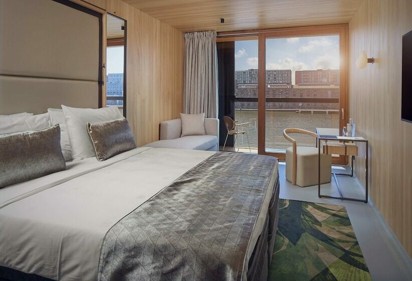 Superior Room, Jakarta Amsterdam