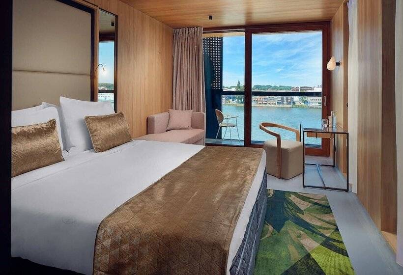 Superior Room, Jakarta Amsterdam