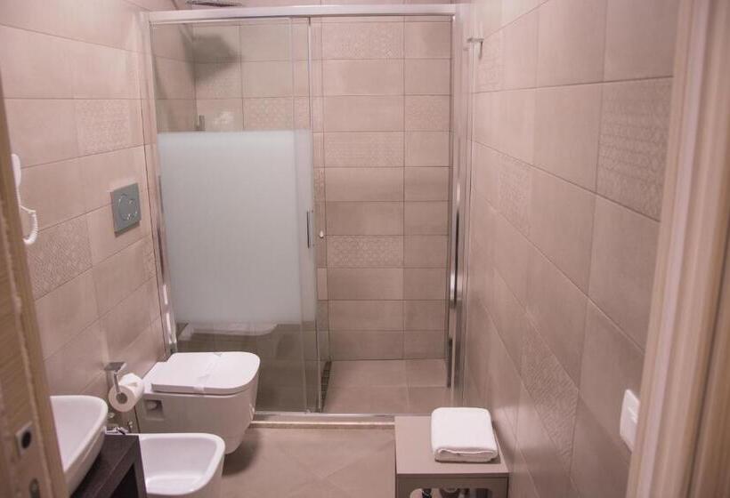 اتاق استاندارد, 8room