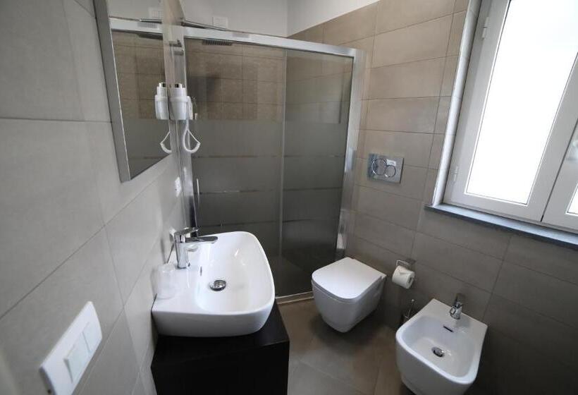 اتاق استاندارد یک نفره, 8room