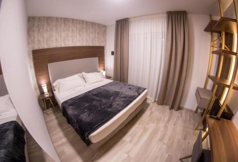 سوییت جونیور, 8room