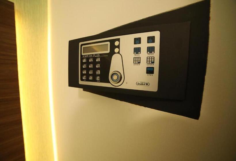سوییت جونیور, 8room