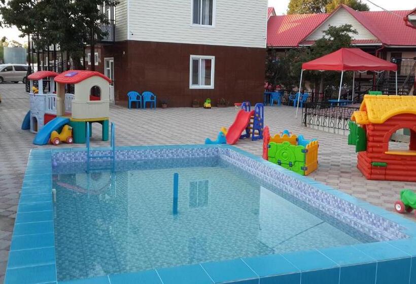 اتاق سوپریور سه تخته, Mini Pansionat Maksat