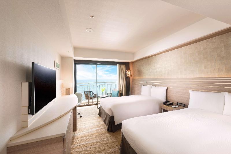 Номер Стандарт Вид на Море с Балконом, Doubletree By Hilton Okinawa Chatan Resort