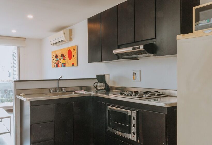 شقة عائلية, Travelers Orange Suites