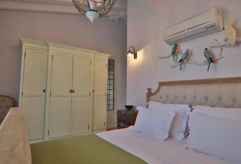 اتاق لوکس با بالکن, Alacaat Otel