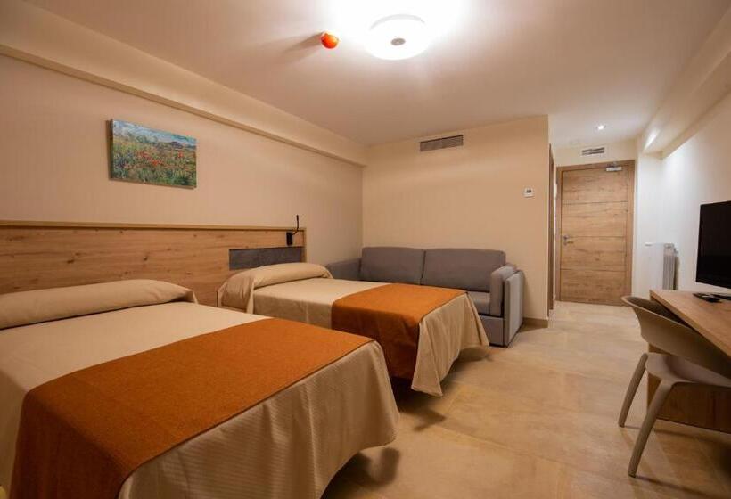Номер Стандарт Трехместный, Hostal Las Grullas