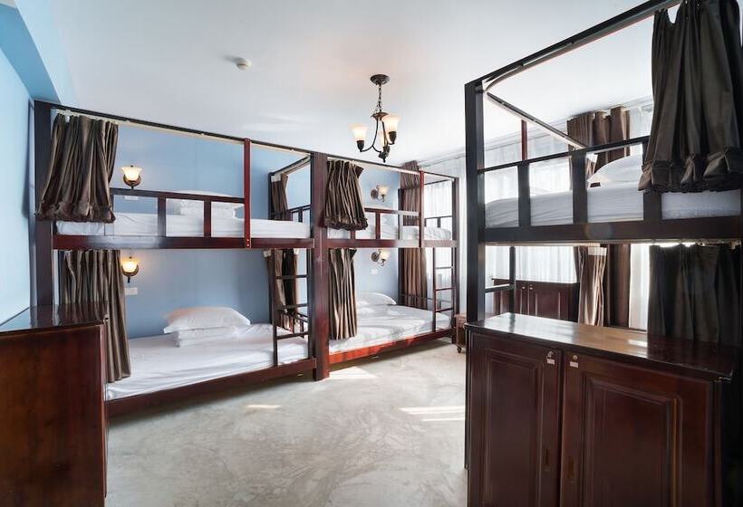 Кровать в Общей Комнате, Memory Inn Guilin Central