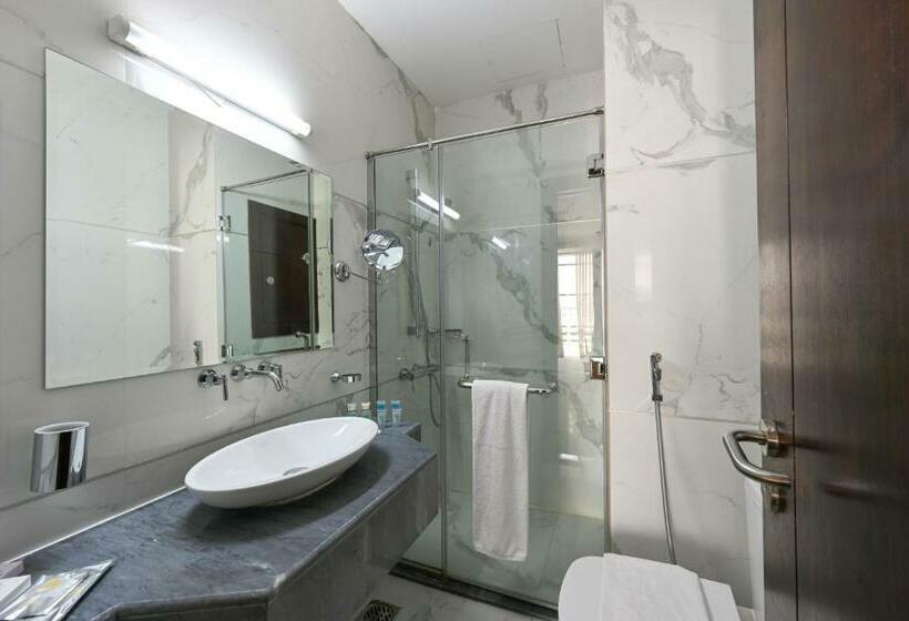 اتاق استاندارد سه نفره, Al Mansour Suites