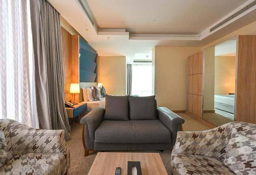 سوییت با چشم‌انداز باغ, Al Mansour Suites