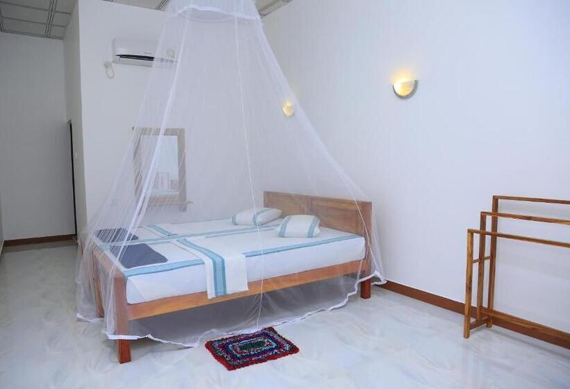 Номер Стандарт с Балконом, La Safari Inn Tissamaharama