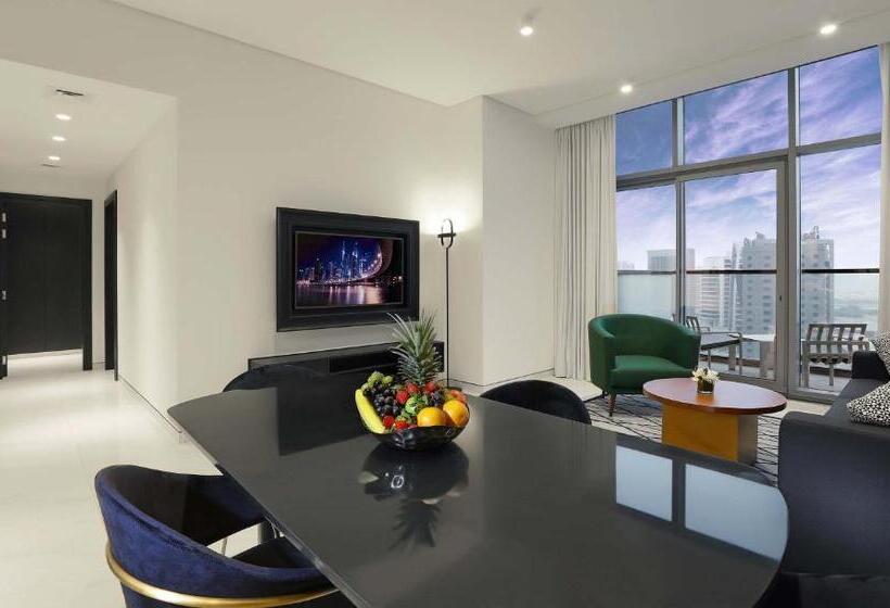 Представительский номер с видом, Millennium Atria Business Bay
