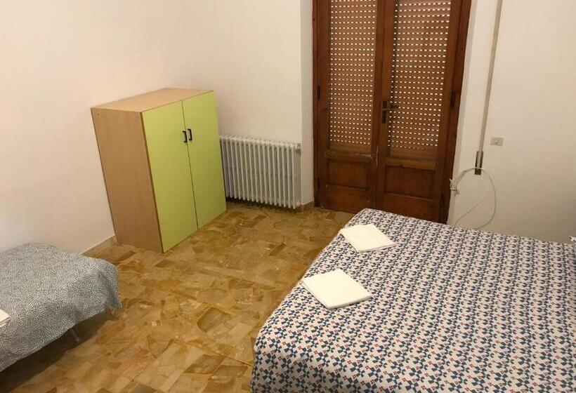 اتاق استاندارد با سرویس بهداشتی مشترک, B&b E Locazioni Turistiche Antico Borgo Toscano