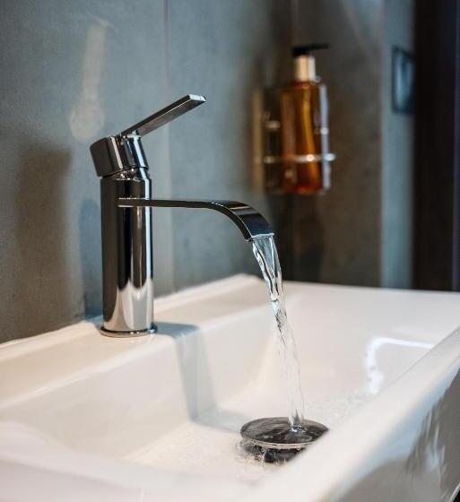 Стандартный Номер Кровать Кинг, The Orange House Boutique Hotel And Upstairs Rooftop Bar   Brand New