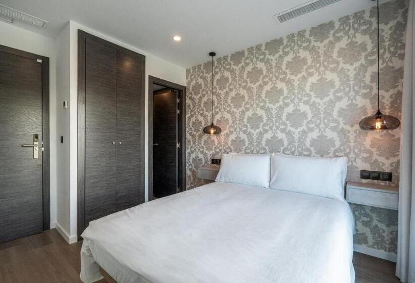 Номер Deluxe Вид на Море с Балконом, The Orange House Boutique Hotel And Upstairs Rooftop Bar   Brand New