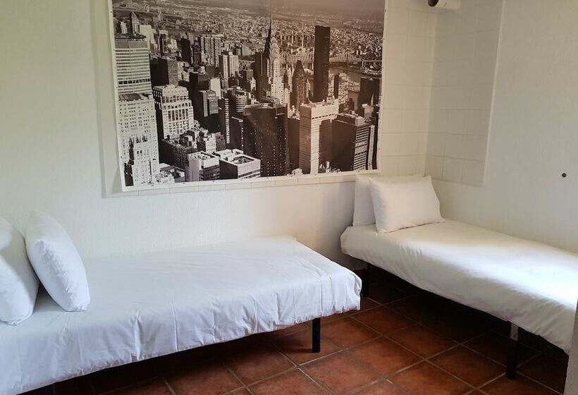 Семейный Номер, The Orange House Boutique Hotel And Upstairs Rooftop Bar   Brand New