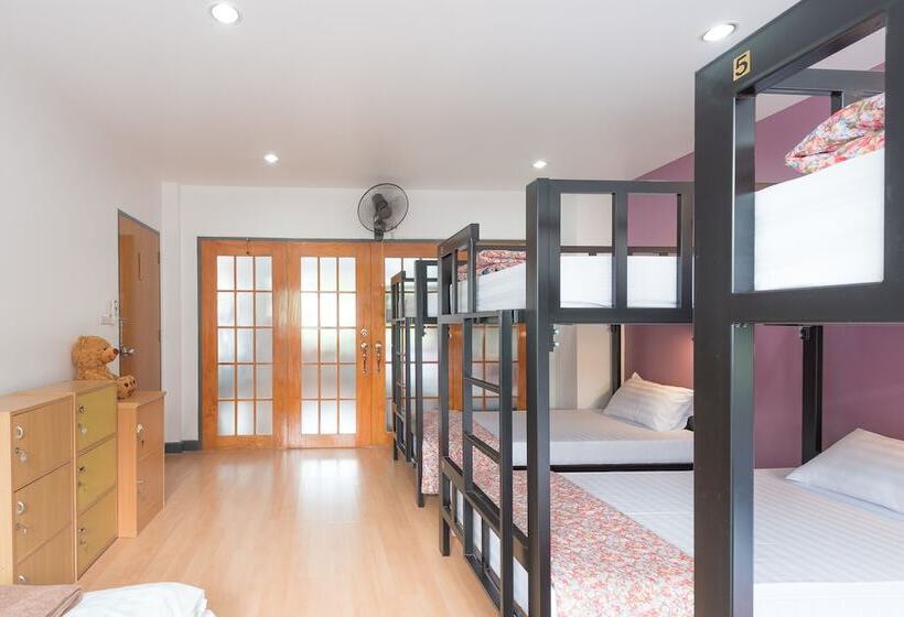 اتاق خانوادگی با سرویس بهداشتی مشترک, Baansu Hostel