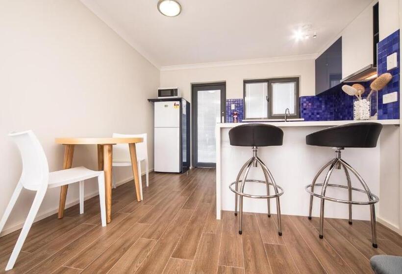 דירת חדר סופריור, Batavia Apartments