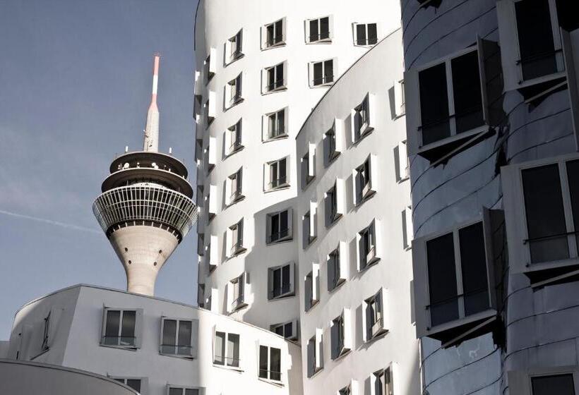استودیو خانوادگی, Sleep Inn Dusseldorf