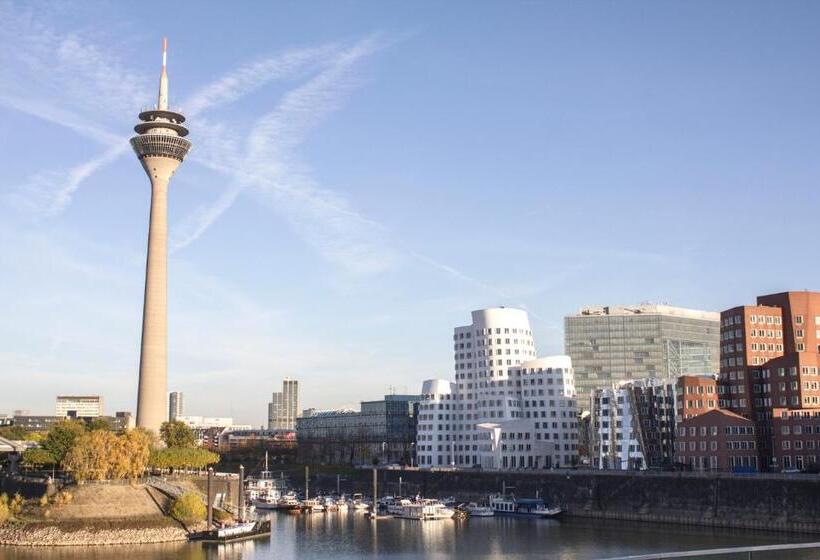 اتاق لوکس با تخت بزرگ, Sleep Inn Dusseldorf