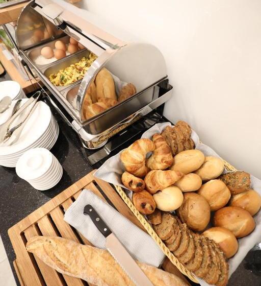 اتاق لوکس با تخت بزرگ, Sleep Inn Dusseldorf
