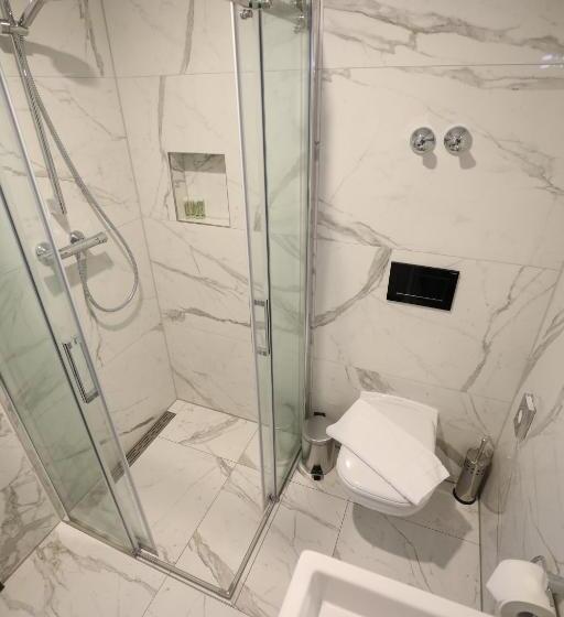 اتاق لوکس با تخت بزرگ, Sleep Inn Dusseldorf