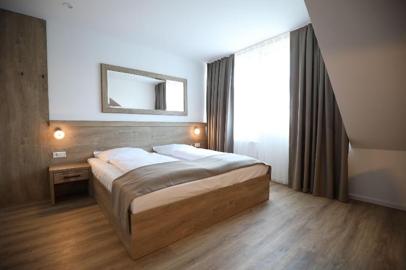 اتاق لوکس با تخت بزرگ, Sleep Inn Dusseldorf