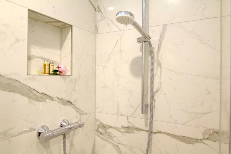 اتاق لوکس با تخت بزرگ, Sleep Inn Dusseldorf