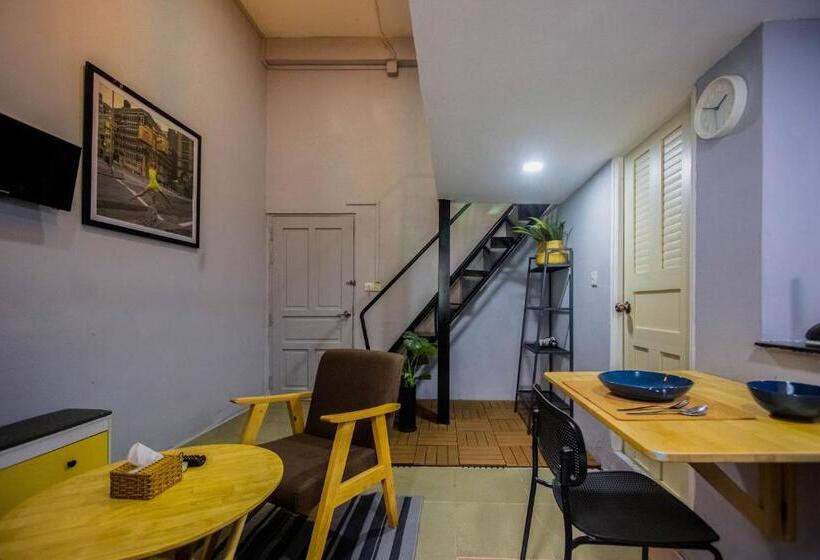 ドゥプレックスルーム, The Artist Residence