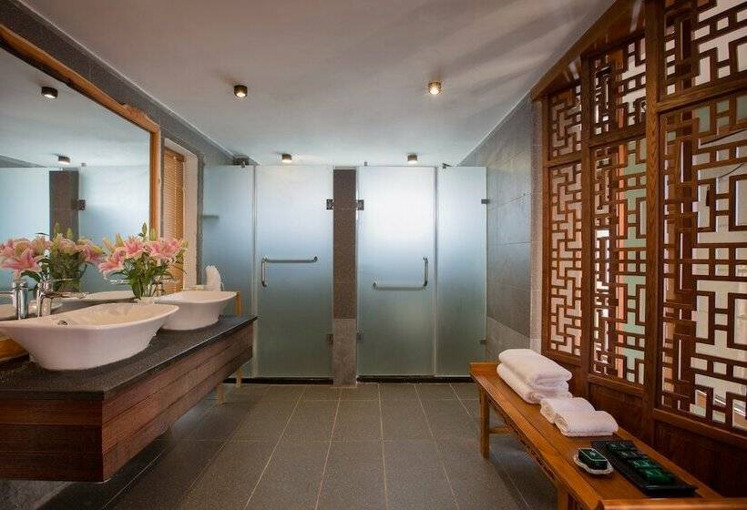 Семейный Номер, Walden Lugu Lake Zen Retreat