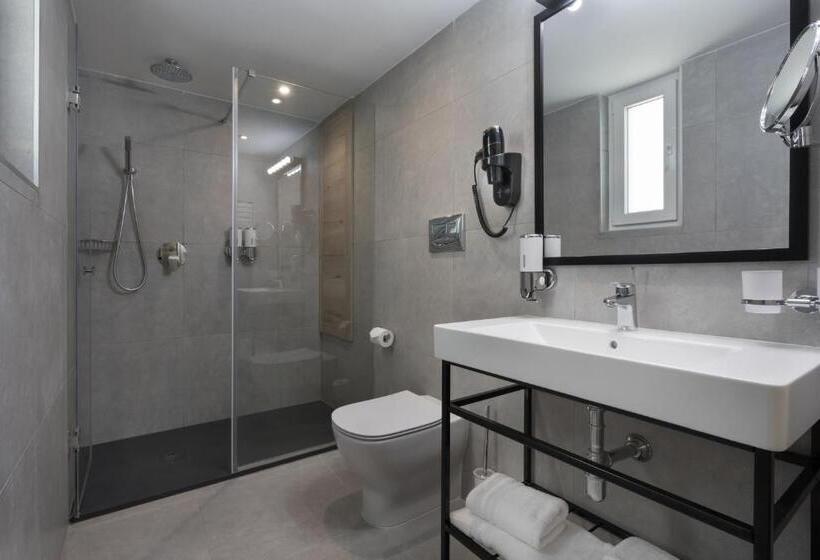 اتاق خانوادگی, Azur Hotel By St Hotels
